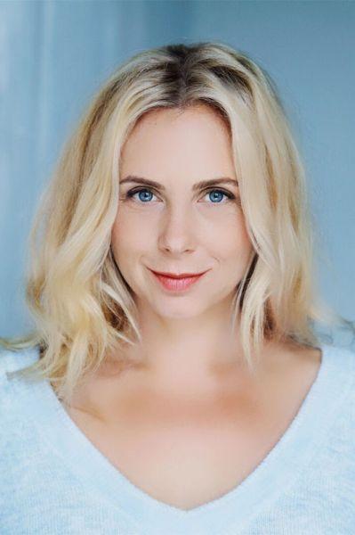 Esther-Kuhn-©Jeanne-Degraa.jpg